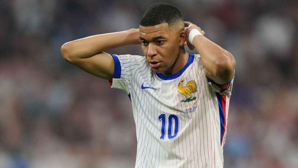 goalmedia - Mbappe Pakai Nomor Punggung Legendaris