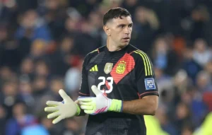 Manchester United Coba Pinjam Emi Martinez dari Aston Villa