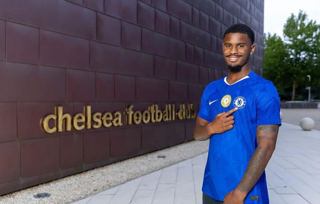 RESMI: Chelsea Datangkan Jorrel Hato dari Ajax Amsterdam