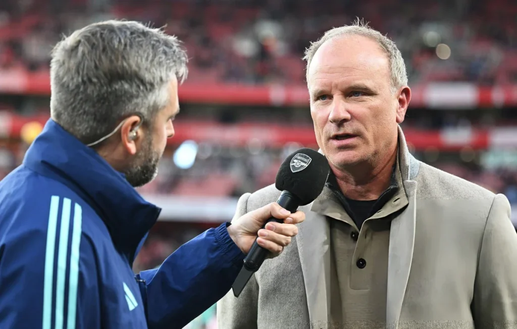 Dennis Bergkamp Peringatkan Arsenal untuk Tidak Membuat Kesalahan Lagi