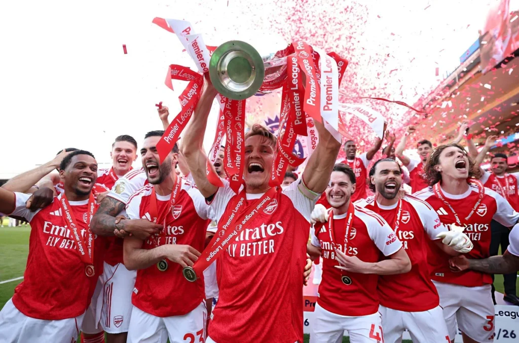 Arsenal Akhirnya Angkat Trofi Liga Inggris