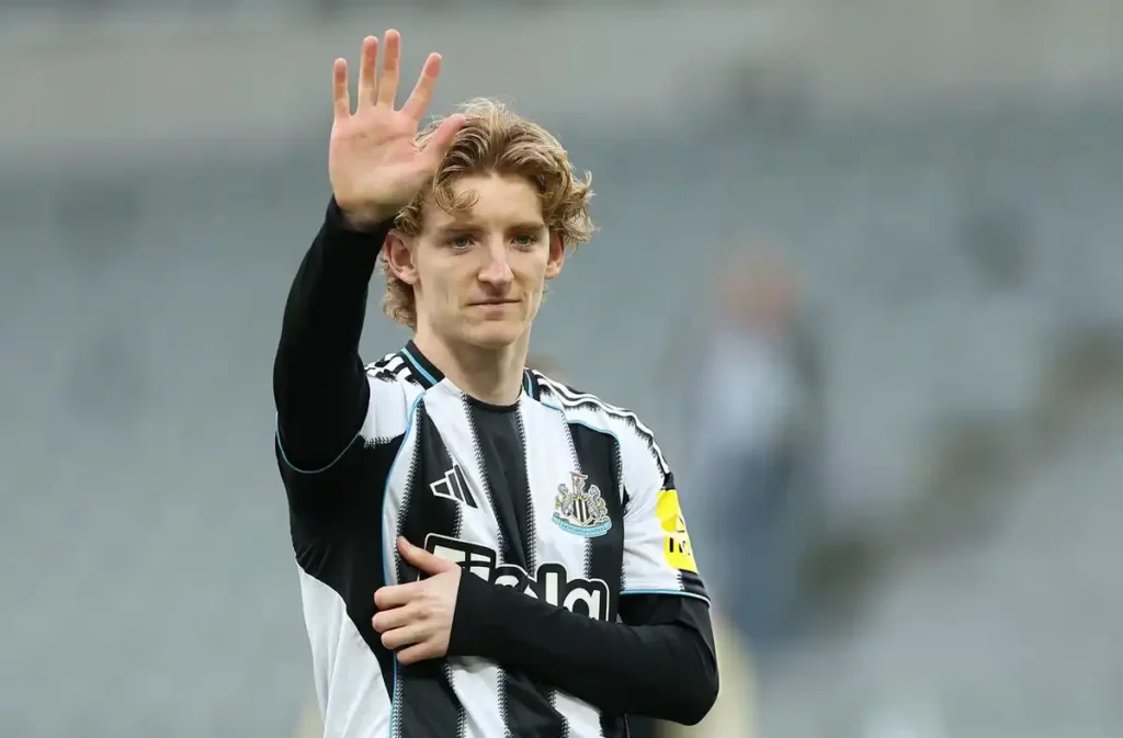 Barcelona Sepakati Harga 70 Juta Euro untuk Datangkan Anthony Gordon