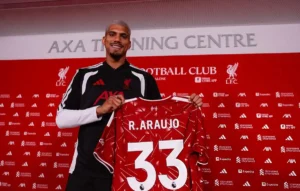 RESMI: Ronald Araujo Berlabuh ke Liverpool