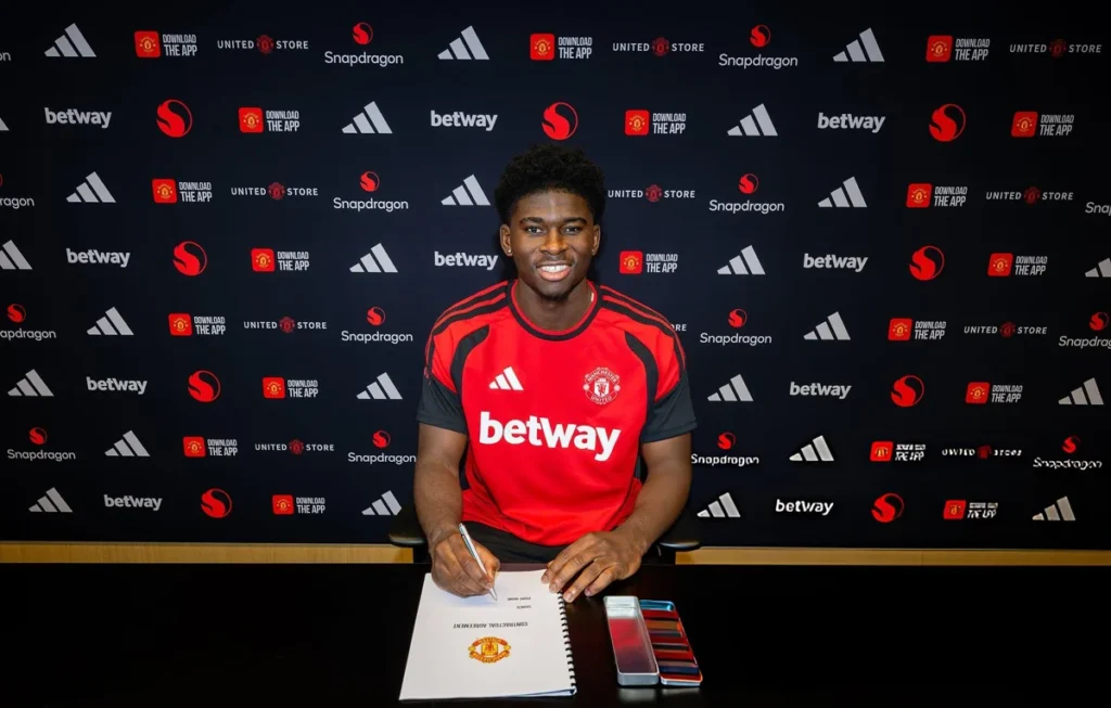 RESMI: Carlos Baleba Berlabuh ke Manchester United